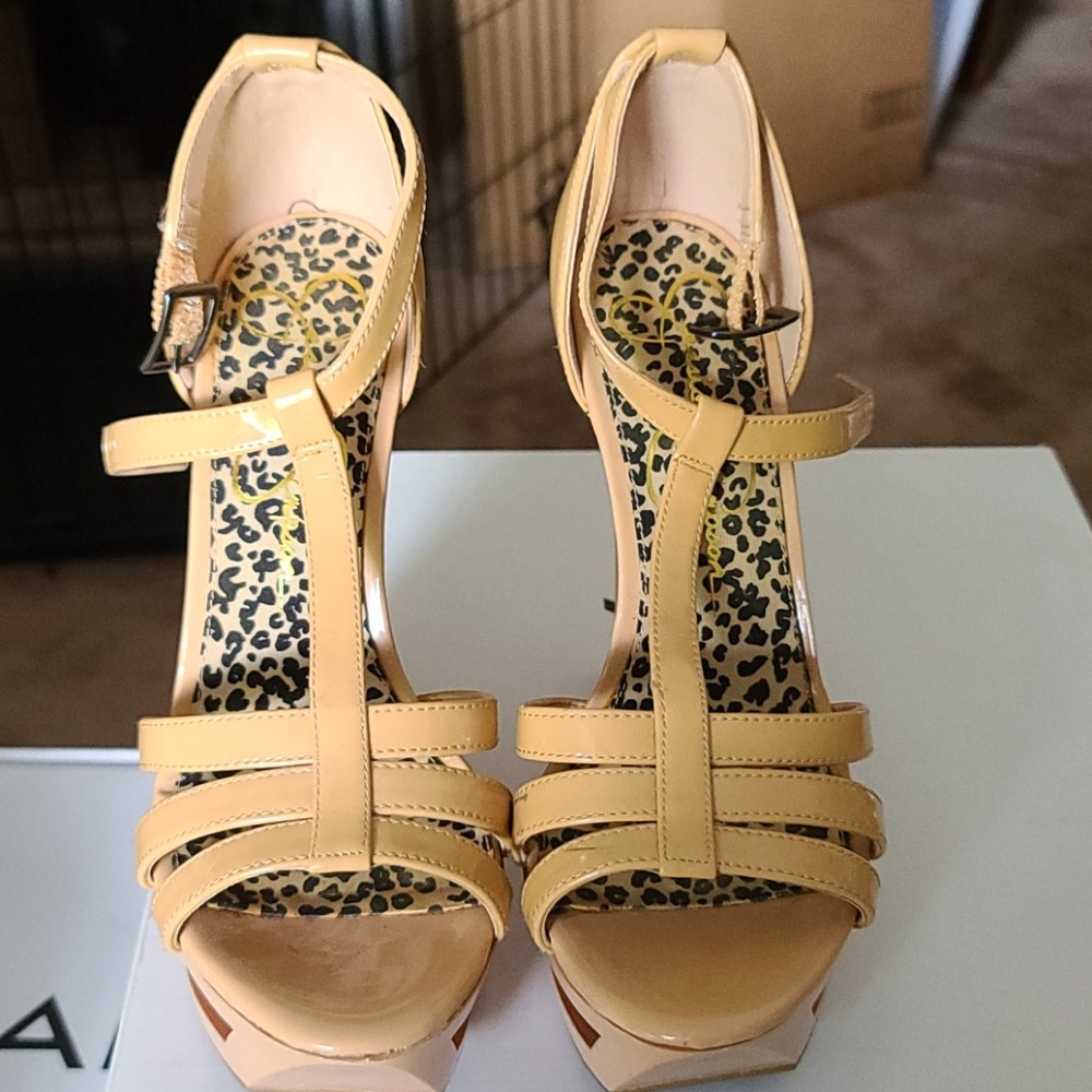 Platform like wedges.